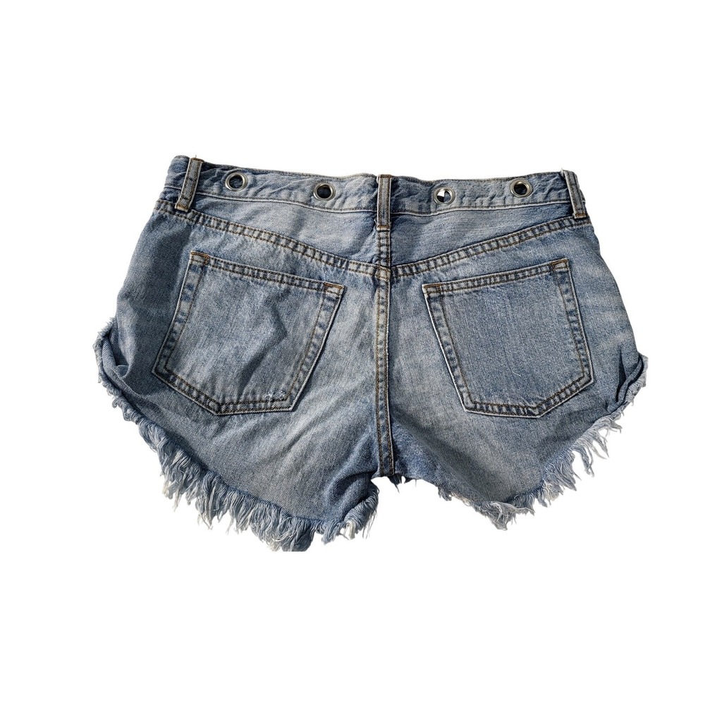 We The Free Denim Shorts Distressed Frayed Hem Metal Detail Light Wash M - Picture 3 of 7